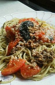 バジルソース、トマト挽肉炒めスパゲティ