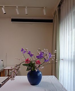 いけばな作品・東海桜、バラ、スイートピー