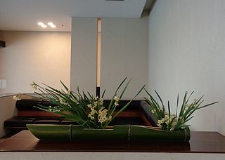 いけばな作品・水仙・器 青竹