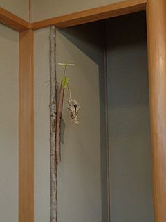 いけばな作品・枯れ蓮の葉、笹、シダ