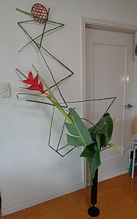 いけばな作品・糸芭蕉、トクサ、ヘリコニア、アンスリウム（グリーン）