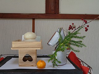 正月花・西洋カマツカ（アロニア）、杉